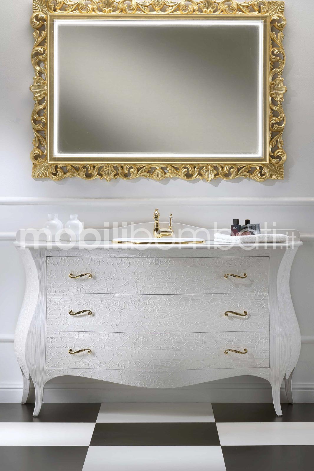 Mobile Barocco con bassorilievi